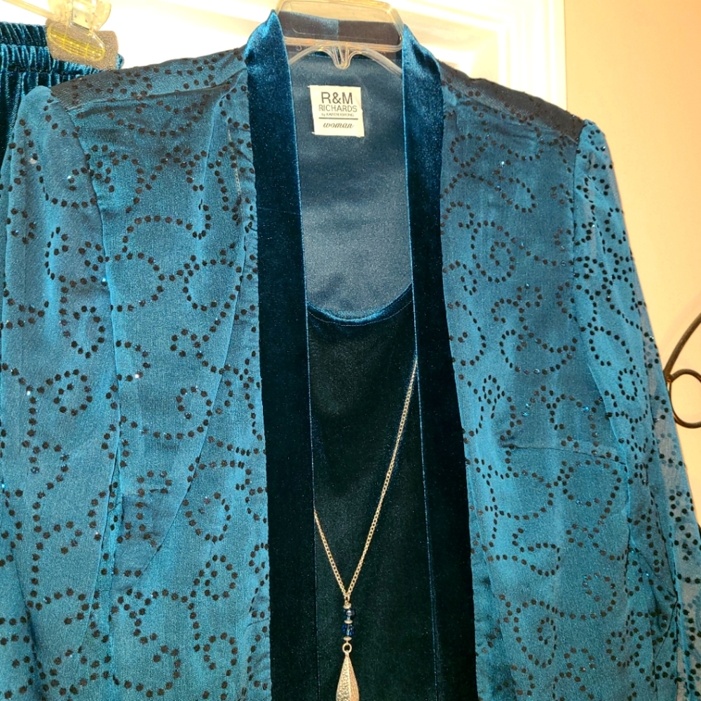 Integrated velour jacket & top w/sheer sleeves & velour pants in rich teal 14-16